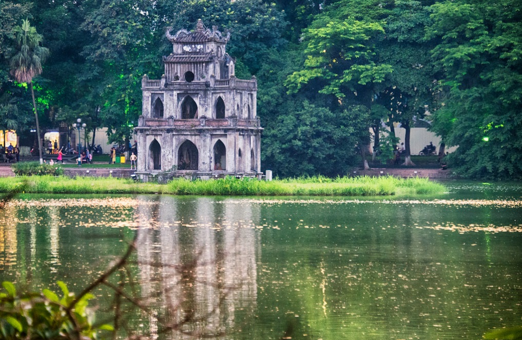 Hoan Kiem Lake - Ideal Places to Take Photos in Hanoi