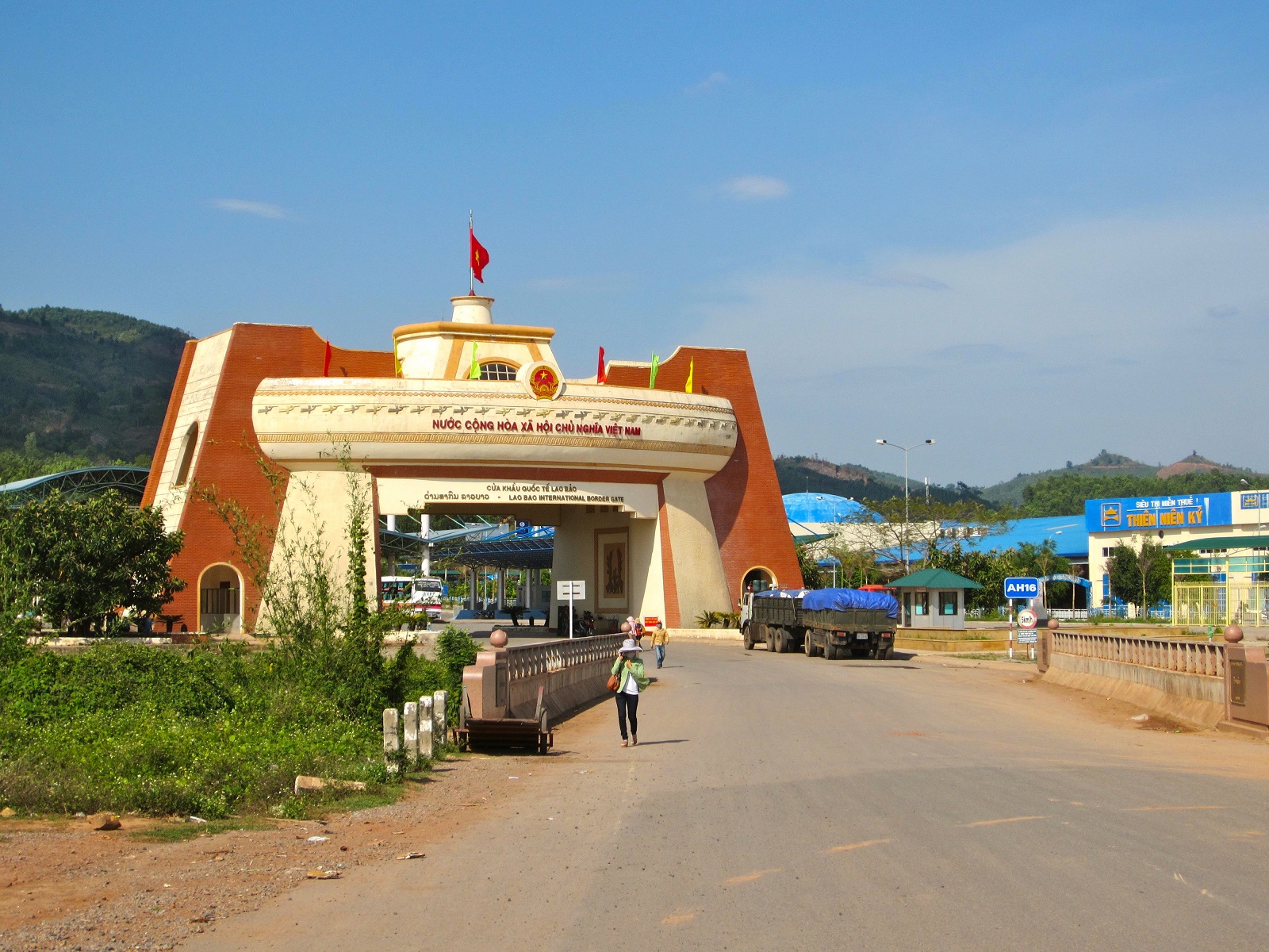  Lao Bao - Dansavanh International Border Gate.