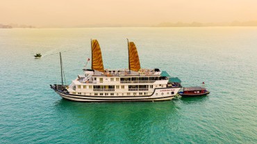 Garden Bay Peak Cruise Halong Bay