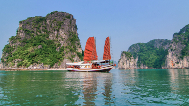 Lamour Private Junk Halong Bay