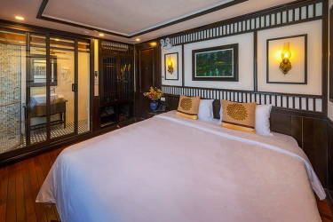 Deluxe Balcony Connecting