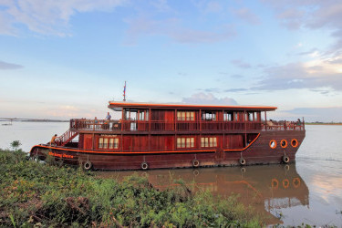 Neang Neakii Cruise (formerly Mekong Dawn)