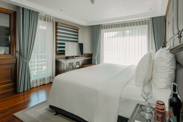 Ambassador Balcony Suite