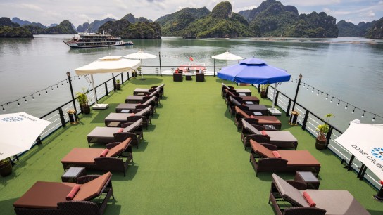 Doris Cruise: Spacious sundeck with Lan Ha Bay view