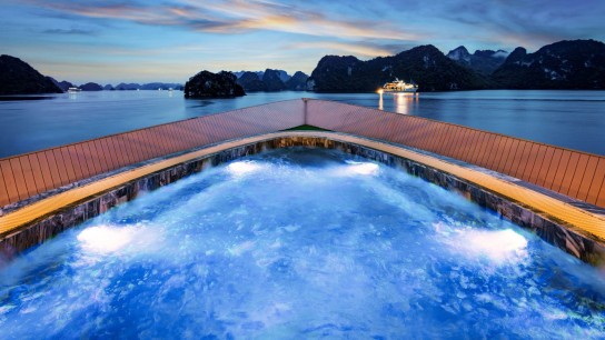 Doris Cruise: Relaxing Swimming Pool On Board