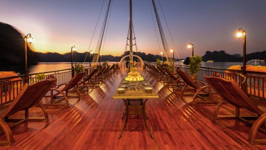 Sena Cruises: Romantic Sunset in Lan Ha Bay