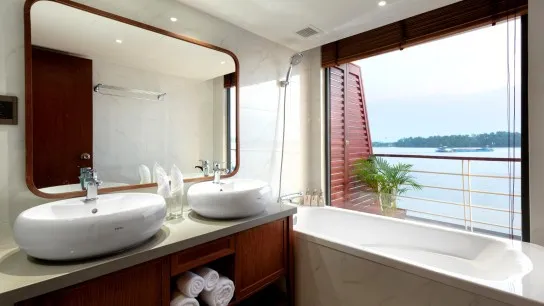 Deluxe Bathroom In 5 Star Standard