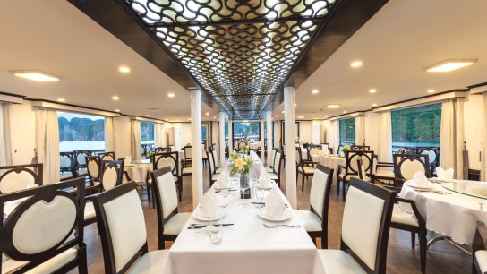 Amanda Cruise: Opulent Dining Hall Onboard
