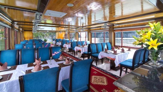 Alova Premium Cruise: Colorful Restaurant on Board