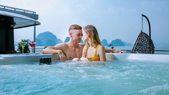 Athena Royal Cruise: Topdeck Jacuzzi with Panoramic View