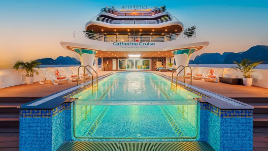 Catherine Cruise: Large 4-season Panoramic Pool