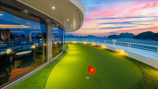 Catherine Cruise: Mini Golf Course on board