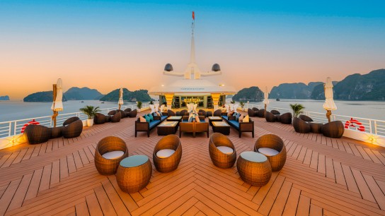 Catherine Cruise: Airy and Spacious Sundeck