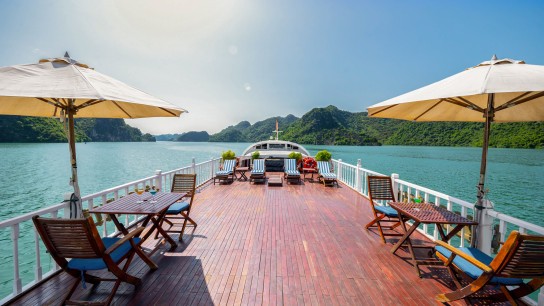 Valentine Premium Private Cruise: Pretty Sundeck