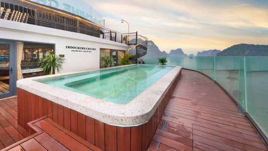 Indochine Cruise: Pool on board