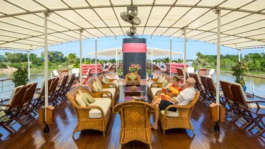 Spacious sundeck for gathering