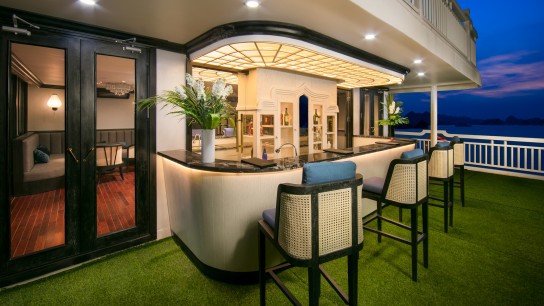 Le Journey Luxury Cruise: Outdoor Bar