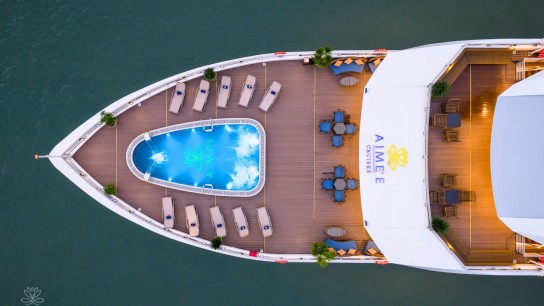 Aimee Cruise: Cool Jacuzzi at the bow