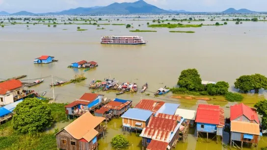 Explore floating village