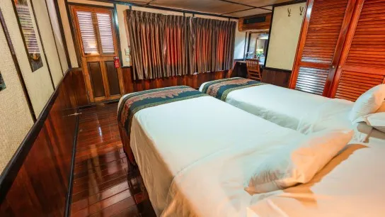 Twin bed room