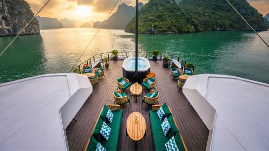 The Halong Catamaran: A Wonderful Space To Admire The Majestic View