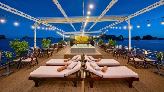 Athena Luxury Cruise: Panoramic Bay view on sundeck