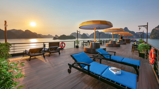 Nostalgia Cruise: Airy Bay Atmosphere