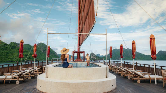 Heritage Line Ginger Cruise: Enjoy a great Lan Ha Bay view