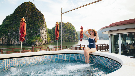 Heritage Line Ginger Cruise: The large Jacuzzi Pool