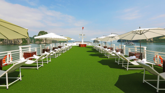 Starlight Cruise: Spacious sundeck with sunbeds