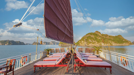 Heritage Line Violet Cruise: See whole view on Sun Deck