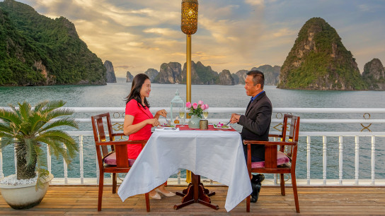 Heritage Line Violet Cruise: Date on Sun Deck