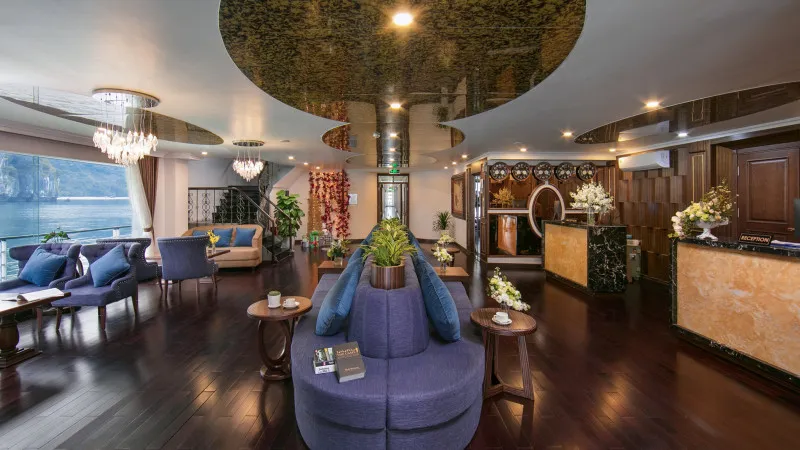 5-star design lobby