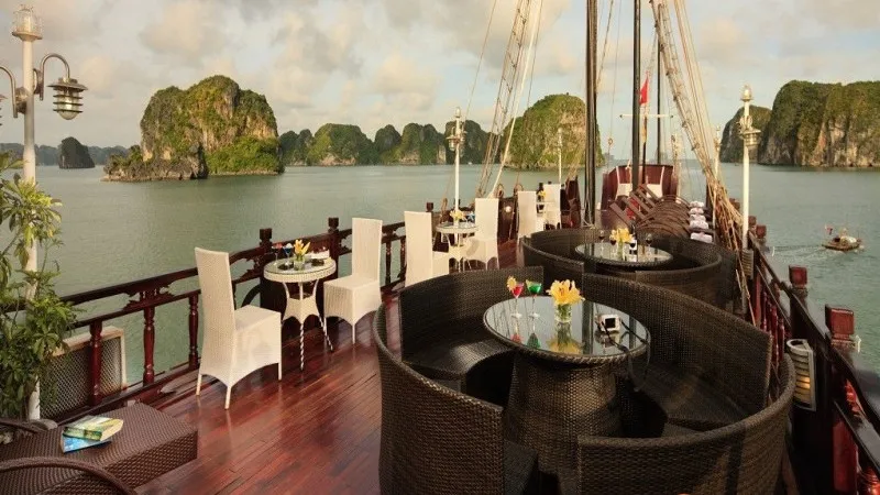Paloma Cruise Sundeck