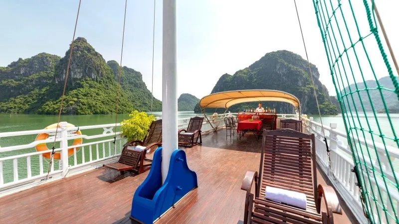 Huge sundeck for sunbathing