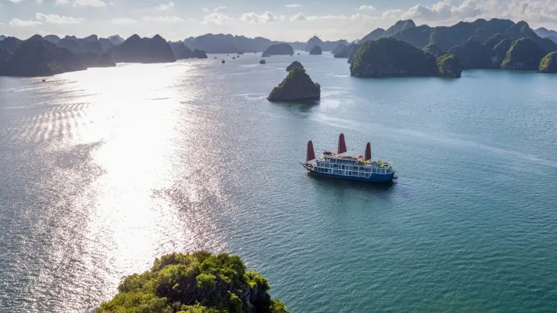 Lovely overnight cruise on The majestic of Lan Ha Bay