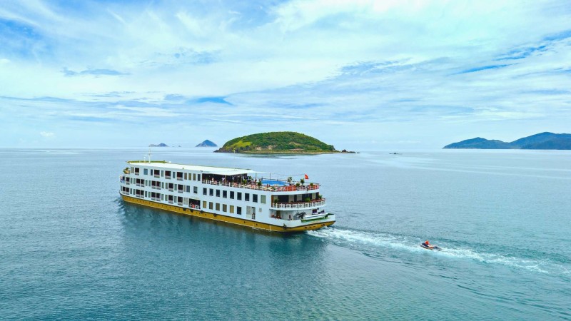 Cruising the mighty river