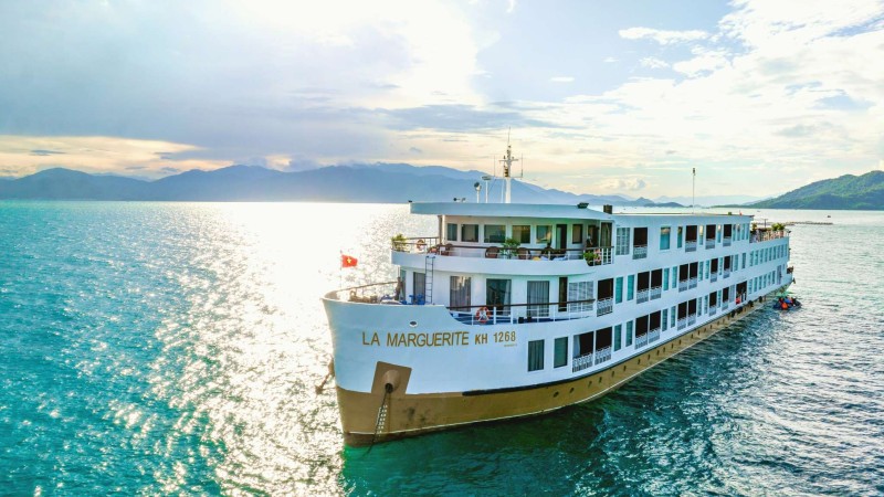 Magnificent Overnight Cruise