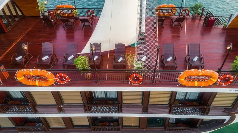 Unwind in the Airy Sundeck