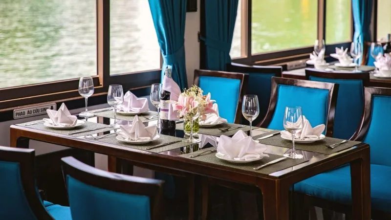 Deluxe Dining Table