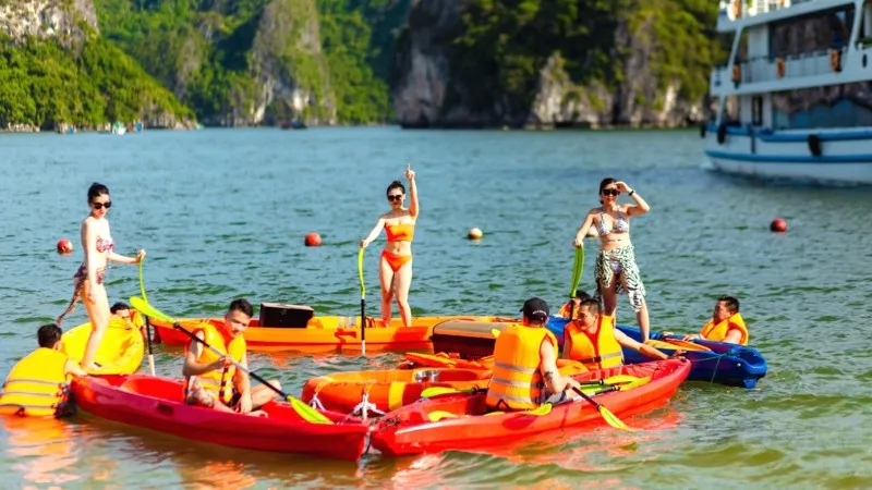 Entertain yourself with Water sport