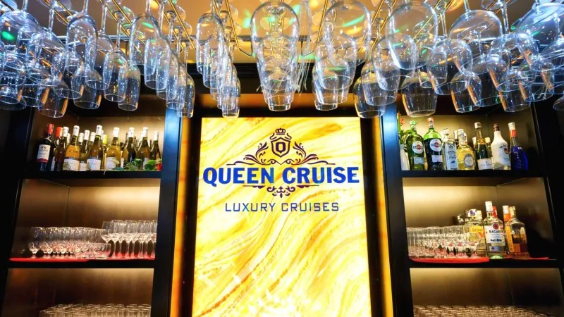 Shiny Opulent Bar