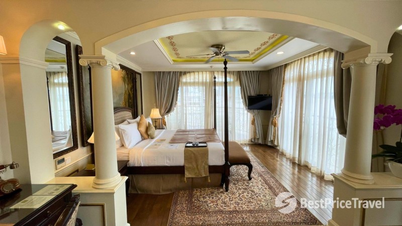 Comfortable King Bed