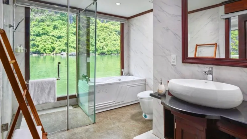 Lavish Bathroom With The Bathtub