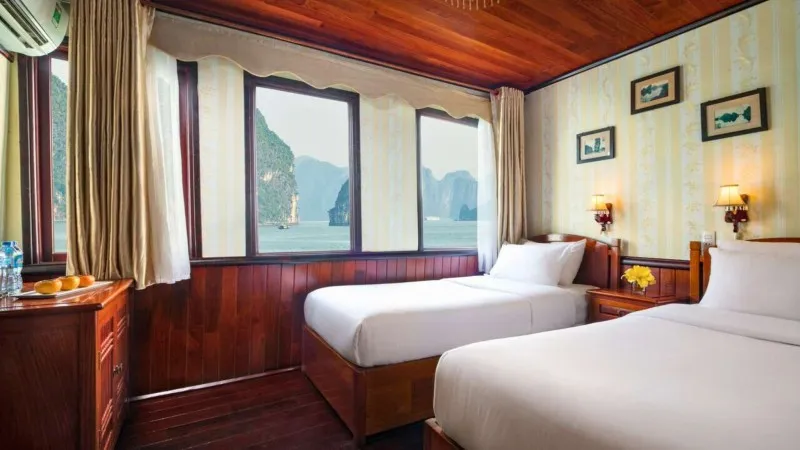 Wooden Cabin with sea-view window