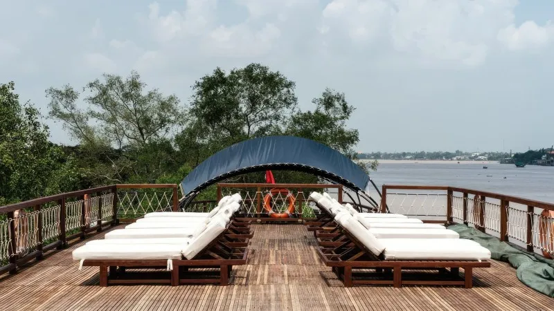 Sunny Sundeck