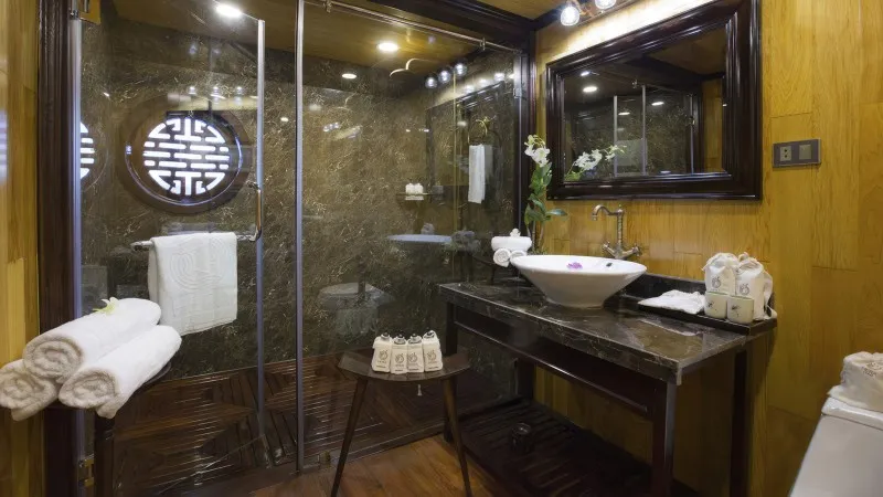 Junior Suite Bathroom