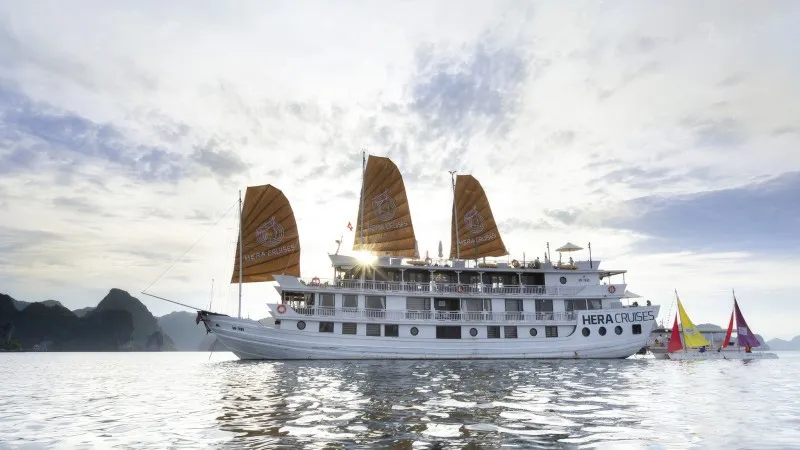 Charming junk boat for budget travelers