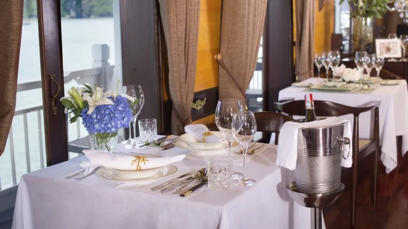 Lavish restaurant with excellent set-up