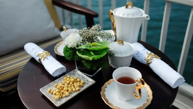 A teabreak with the stunning Halong sunset